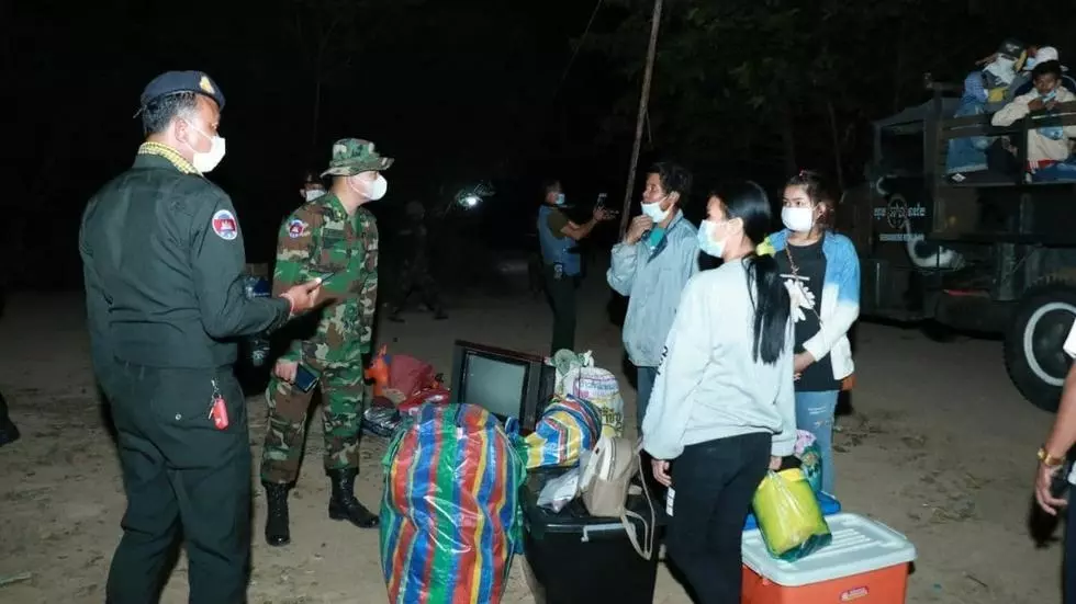 ក្រសួងការងារនិងស្ថានទូតខ្មែរព្រមានពលករមកថៃថានឹងត្រូវអស់លុយ១លានរៀលបើហ៊ានគេសវេះពីការធ្វើចត្តាឡីស័ក