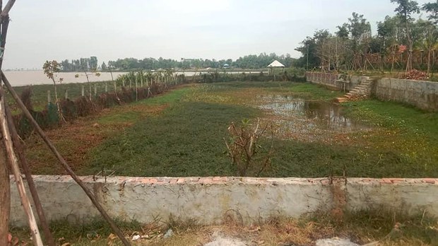 ពលរដ្ឋ និង​អាជ្ញាធរ​មូលដ្ឋាន​ខេត្ត​ព្រៃវែង ចោទ​មេ​ប៉ូលិស​ម្នាក់​ថា ចាក់​ដី​​ចូល​ផ្ទៃ​បឹង​ស្នេហ៍​ធ្វើ​ជាកម្មសិទ្ធិ