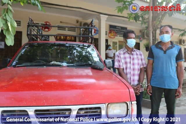 សមត្ថកិច្ចឃាត់ខ្លួនបុរស២នាក់ ដែលនាំពលករខ្មែរឆ្លងដែនទៅថៃខុសច្បាប់ 