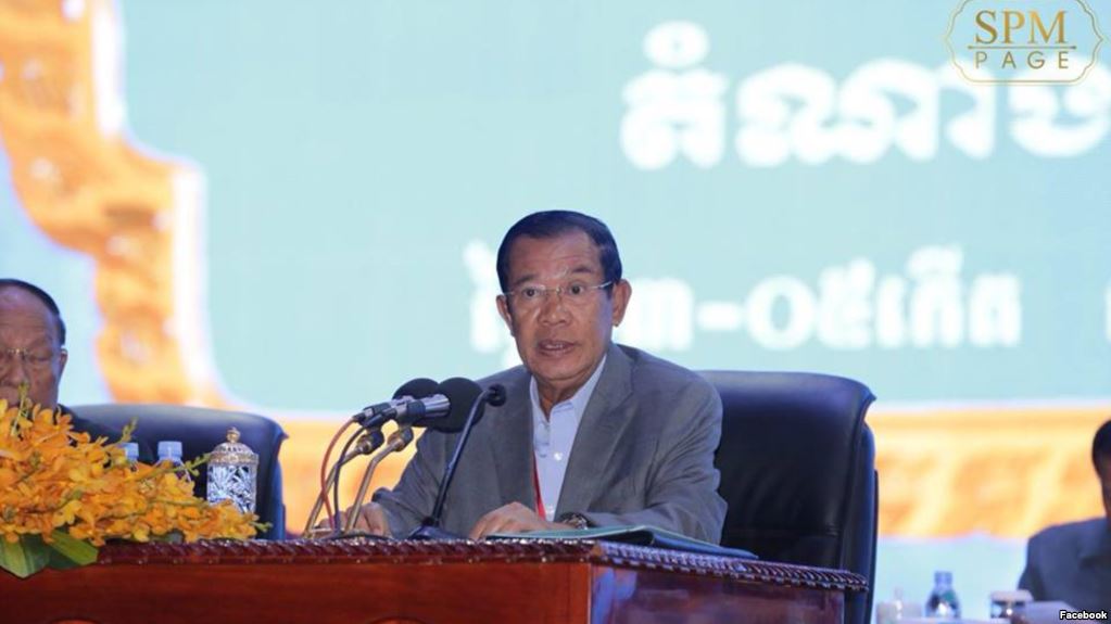 លោក​ ​ហ៊ុន សែន ​ហៅ​លោក​​ សម រង្ស៊ី​ ថា​​​«មេ​ភេរវកម្ម»​ និង​ព្រមាន​ពី​​​​ការ​​ចាប់​ខ្លួន​នៅ​​អាស៊ី