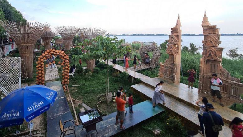 មន្ទីរ​វប្បធម៌​ខេត្ត​កំពង់ចាម​ប្រាប់​ឲ្យ​ម្ចាស់​ភោជនីយដ្ឋាន​ស្មៅ​ទន្លេ រុះរើ រូបសំណាក​តួប៉ម​ប្រាសាទ​នគរបាជ័យ ដែល​ពុះ​ញែក​ជា​ ២