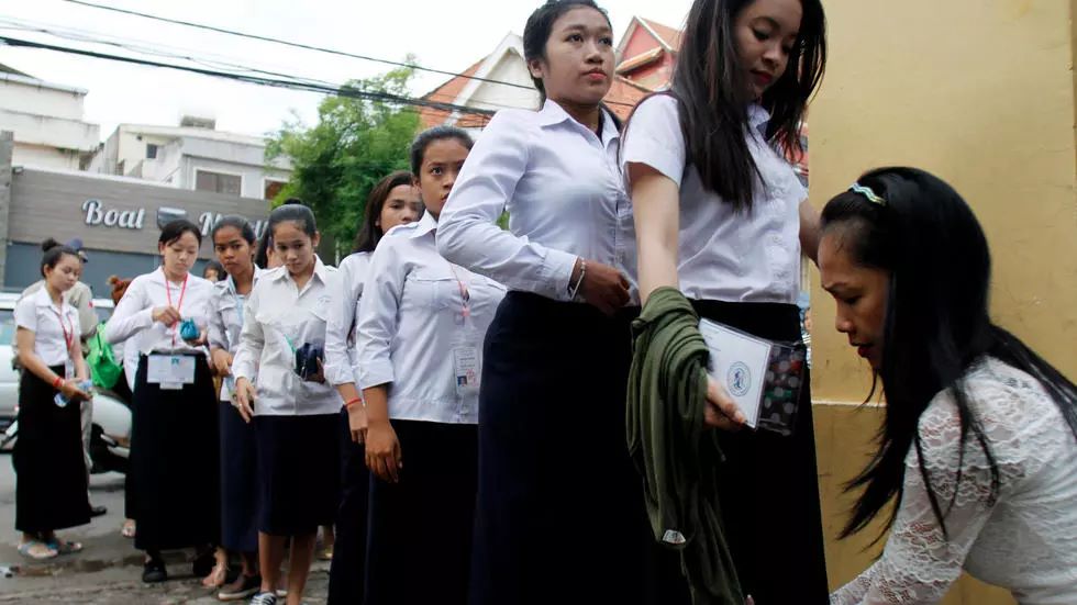 ការយល់ឃើញជុំវិញការសម្រេចរបស់ក្រសួងអប់រំយុវជននិងកីឡាឱ្យសិស្សប្រឡងសញ្ញាបត្រមធ្យមសិក្សាបឋមភូមិ សញ្ញាបត្រមធ្យមសិក្សាទុតិយភូមិ ឆ្នាំសិក្សា ២០១៩ ២០២០ ជាប់ជាស្ថាពរ។