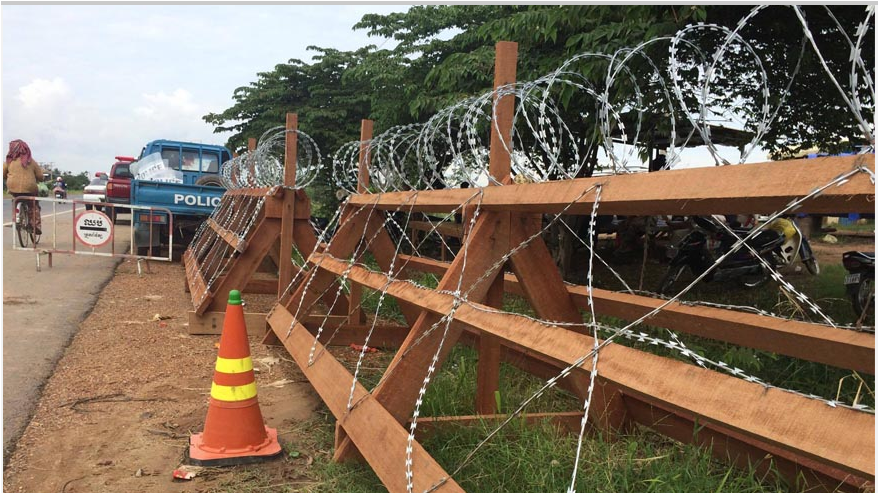 សមត្ថកិច្ចដាក់របាំងបន្លាលួសនៅច្រកចូលភ្នំពេញ ខណៈពលរដ្ឋឡើងមកគាំទ្រ លោក កឹម សុខា