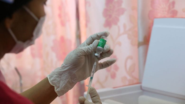 វ៉ាក់សាំង​ស៊ីណូហ្វាម ៤០ ម៉ឺន​ដូស ដែល​ជា​ជំនួយ​បន្ថែម​របស់​ចិន​នឹង​មក​ដល់​កម្ពុជា​នៅ​ថ្ងៃ​ស្អែក