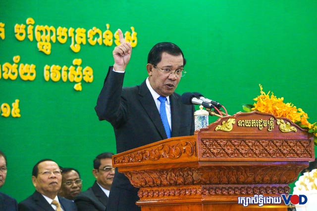 លោកហ៊ុន សែនថារដ្ឋាភិបាលនឹងរងគ្រោះធ្ងន់ធ្ងរបើទប់ស្កាត់ថៅកែរត់ចោលកម្មករមិនបាន