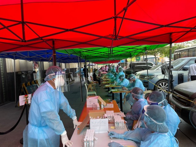 បណ្តាឧកញ៉ា ផ្តើមចលនាបរិច្ចាគថវិកាឡើងវិញ ខណៈព្រឹត្តិការណ៍២០កុម្ភៈកាន់តែរាលដាល