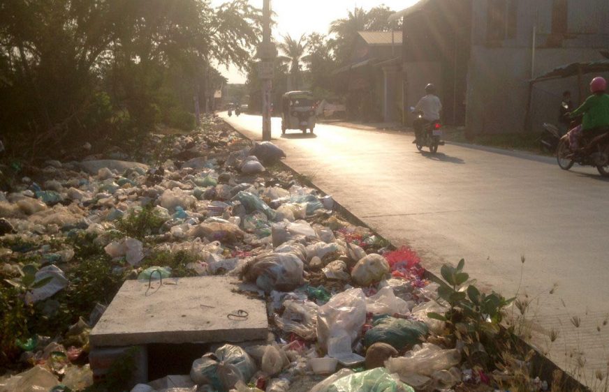 មេភូមិ១នៅសង្កាត់ចោមចៅសន្យាពន្លឿនប្រមូលសំរាមតាមពលរដ្ឋស្នើ