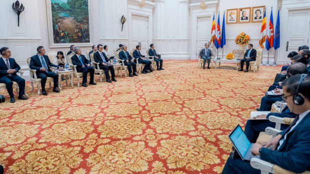 អ្នកនយោបាយ​បក្ស​ប្រឆាំង​បារម្ភ​ថា ចិន​អាច​ឆ្លៀតឱកាស​យក​កម្ពុជា​ធ្វើជា​ទីផ្សារ​លក់​ផលិតផល