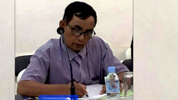 សមត្ថកិច្ច​ចាប់​មន្ត្រី​បក្ស​ភ្លើងទៀន​ខេត្ត​កំពង់ចាម​បី​នាក់​ទៀត​រឿង​ក្លែង​ឯកសារ ខណៈ​មួយ​ចំនួន​រត់​គេច​ខ្លួន