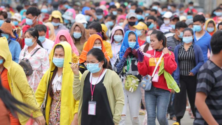 ក្រសួង​បន្ដ​ចែក​ប្រាក់ឧបត្ថម្ភ​ដល់ក​ម្មករ​ព្យួរការងារ​ជាង ​៨ ​ពាន់​នាក់​ 