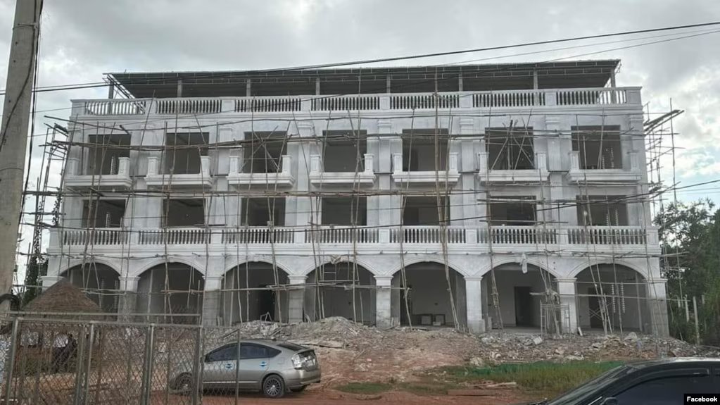 ជនរងគ្រោះទាមទារឱ្យក្រុមហ៊ុនប្រ៊ីលានទូទាត់លុយសងពួកគេ ខណៈម្ចាស់ក្រុមហ៊ុនត្រូវបានចោទពីបទឆបោក 