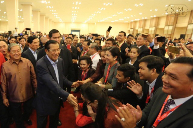 លោក ហ៊ុន សែន​៖ បើ​មិន​ហ៊ាន​សរសេរ​រឿង​ពិត ក៏​មិន​អាចជួយ​សង្គម​បានដែរ​