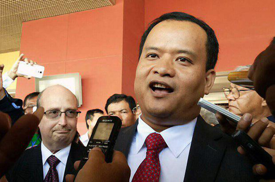 បក្សអំណាចខ្មែរ៖CNRP ប្រហែលមានបញ្ហាផ្ទៃក្នុង ទើបដករូបឯកឧត្តម កឹម សុខា-សម រង្ស៊ី ចេញ