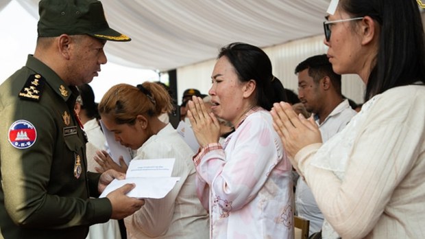 ការ​ផ្ដល់​ការងារ​ដល់​គ្រួសារ​យោធិន​ពលី​ដោយ​ផ្ទុះ​គ្រាប់ «បង្ហាញ​ពី​គុណធម៌ និង​ជួយ​ដោះ​បន្ទុក​សាច់ញាតិ»