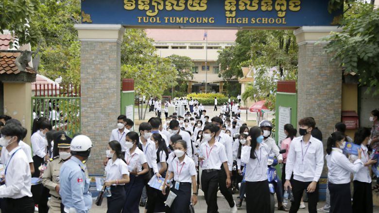 រដ្ឋមន្ត្រីក្រសួងអប់រំពន្យារពេលប្រឡងបាក់ឌុប ដោយប្ដូរ​ទៅធ្វើនៅដើមខែធ្នូវិញ 