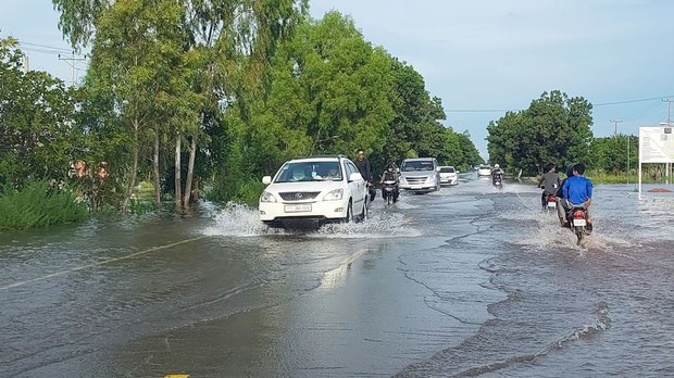 លោក អូន ព័ន្ធមុនីរ័ត្ន បង្កើត​ក្រុម​ការងារ​ដោះ​ស្រាយ​ផល​ប៉ះពាល់​ដោយសារ​ទឹក​ជំនន់​ជូន​ពលរដ្