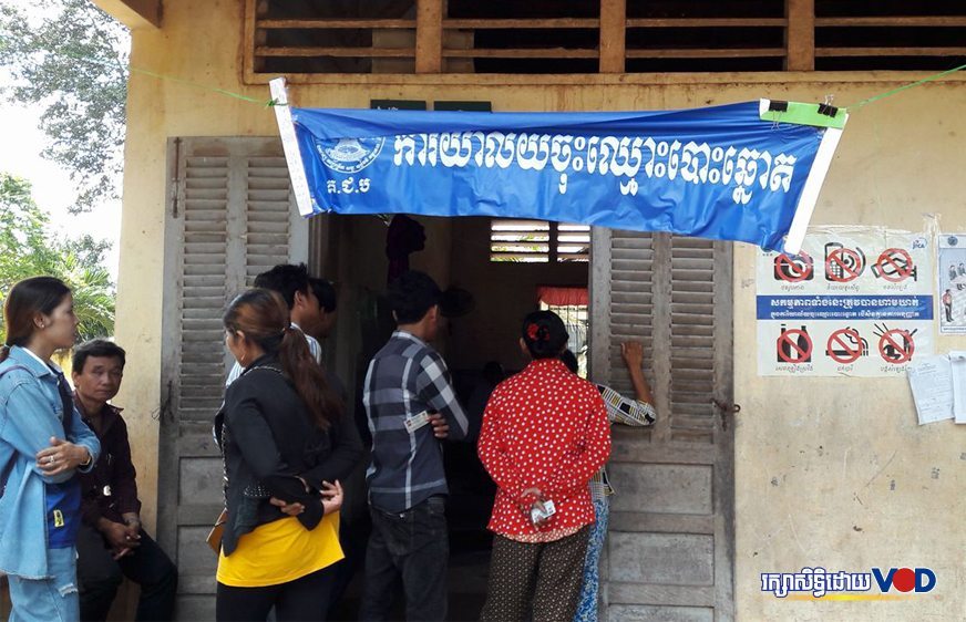 អ្នក​តាម​ដាន​បា​រម្ភ​ថា​​​ប្រ​ជា​ធិ​​ប​​តេ​យ្យ​នៅ​​​តែ​​រួ​​ម​​តូ​​ច​​ទោះ​មា​ន​ប​​ក្ស​ថ្មី​ៗ​ច្រើ​ន​ចូ​ល​រួ​ម​បោះ​ឆ្នោត​