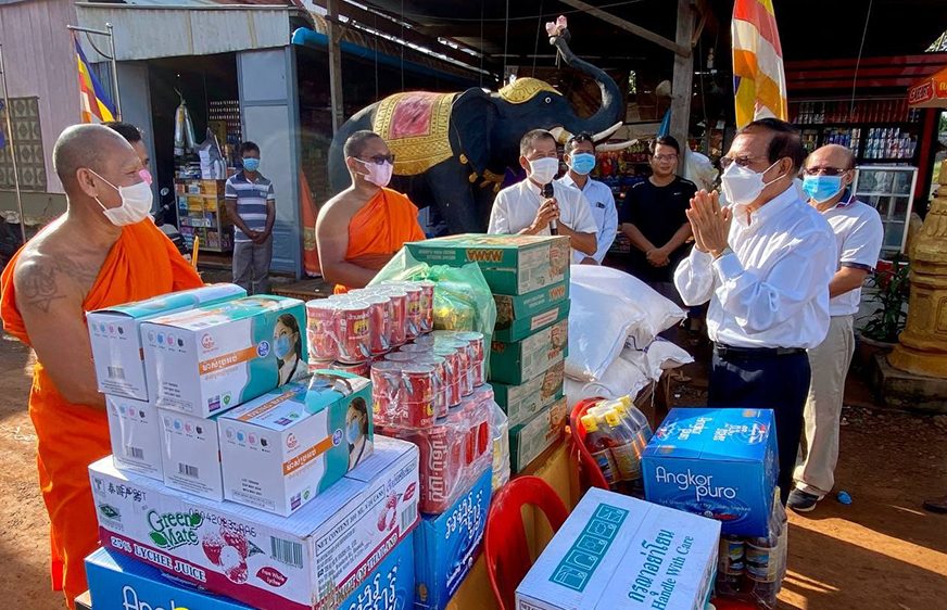 លោក កឹម សុខា៖ បុណ្យក៏មិនភ្លេច ទានក៏មិនភ្លេច កូវីដ-១៩ក៏មិនភ្លេច ជាតិក៏រឹតតែមិនភ្លេចទោះគ្មានសេរីភាពពេញលេញក្ដី