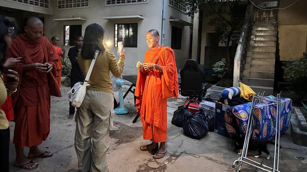 ព្រះចៅ​អធិការ​វត្ត​ដំរីស ខេត្ត​បាត់ដំបង បណ្ដេញ​ព្រះសង្ឃ​មួយ​អង្គ​ចេញ​ពី​វត្ត​បន្ទាប់​ពី​ចូលរួម​បុណ្យ​ខួប​បាញ់សម្លាប់​បណ្ឌិត កែម ឡី