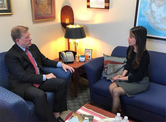 កូនស្រីច្បងរបស់ លោក កឹម សុខា កញ្ញា កឹម មនោវិទ្យា ស្វែងរកកិច្ចអន្តរាគមន៍ពីបណ្តាប្រទេស ដែលជាម្ចាស់ជំនួយកម្ពុជា ដើម្បីឲ្យដាក់សម្ពាធលើរាជរដ្ឋាភិ បាល ក្រោយចាប់ខ្លួនឪពុកដាក់ពន្ធនាគារ 