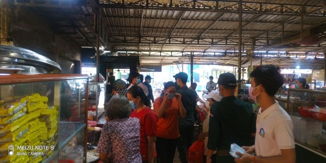 ជាតិសុខភាពជាង១៥០នាក់មានកូវីដ-១៩! អាជ្ញាធរស្រុកកោះធំ ឱ្យផ្អាកគ្រប់អាជីវកម្មនៅទីប្រជុំជនជ្រៃធំ 