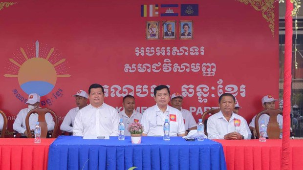 ប្រធាន​គណបក្ស​ឆន្ទៈខ្មែរ​លាលែង​ពី​បក្ស​ជា​ផ្លូវ​ការ ដើម្បីទៅ​ចូលរួម​ជាមួយ​បក្ស​ភ្លើង​ទៀន