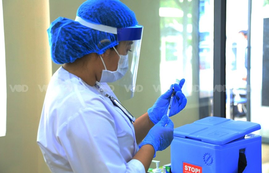 ពលរដ្ឋ​​វ័យ​លើស​៦០​ឆ្នាំ​នៅ​រាជធានី​-ខេត្ត ៣ អាច​ទៅ​ចាក់​វ៉ាក់សាំង​កូវីដ​១៩​ចាប់​ពី​ថ្ងៃ​នេះ