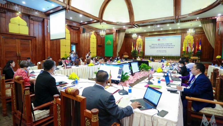 ក្រសួងកសិកម្ម​សម្ដែង​ការ​ហួសចិត្ត បន្ទាប់ពី​មន្ត្រី​ម្នាក់​ត្រូវ​បាន​ឃាត់ខ្លួន​នៅ​អាកាសយានដ្ឋាន​សហរដ្ឋអាមេរិក 