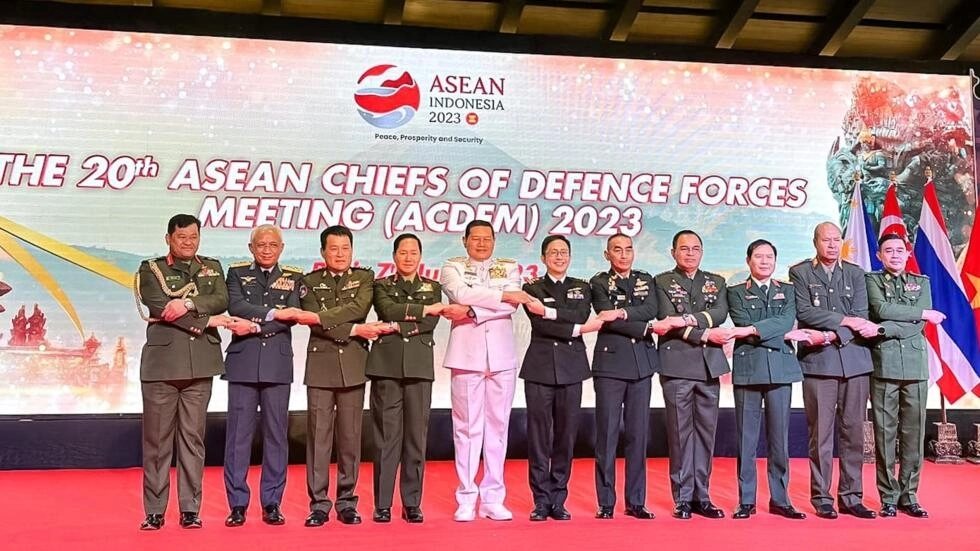 លោក​ហ៊ុន សែន ថា​ ការ​បាត់បង់​ EBA ជា​រឿង​មិន​ត្រូវខ្វល់​ព្រោះ​វា​នឹង​ត្រូវ​បាត់​នៅ​ឆ្នាំ​២០២៧ 