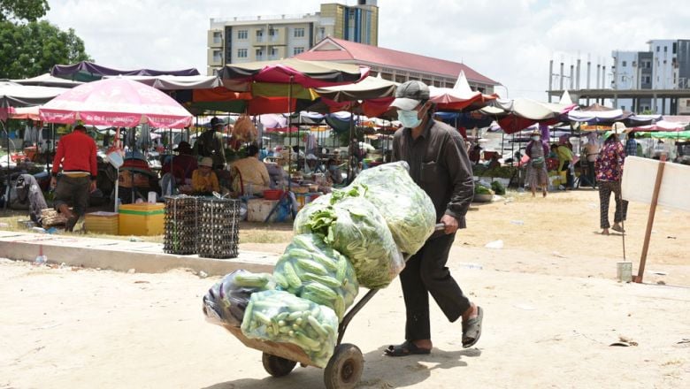 ផ្សារ​ជិត ៣០ កន្លែង​នៅ​រាជធានី និង​ខេត្ត​មួយចំនួន​ត្រូវ​បាន​ផ្អាក​ដំណើរការ ក្រោយពី​មាន​អាជីវករ​ជាច្រើន​ឆ្លង​ជំងឺ​កូវីដ១៩