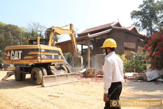 អាជ្ញាធរ​ចុះ​រើ​សំណង់ផ្ទះ​ដែល​មិន​ទទួលយក​ដំណោះស្រាយ​ក្នុងការ​អភិវឌ្ឍ​ស្ទឹង​សៀមរាប​ 