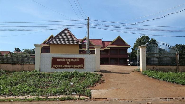 បុរស-ស្ត្រី ៣ នាក់ ត្រូវ​បាន​តុលាការ​សម្រេច​ឃុំ​ខ្លួន​ក្នុង​ពន្ធនាគារ ពី​បទ​កាប់​រុករាន និង​ទន្រ្ទាន​ដី​ព្រៃ​នៅ​ក្នុង​តំបន់​ដែន​ជម្រក​សត្វព្រៃ​កែវសីមា