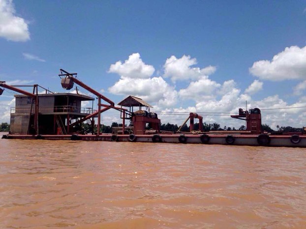 មជ្ឈមណ្ឌល​សិទ្ធ​មនុស្ស​កម្ពុជា​ស្នើ​រដ្ឋាភិបាល​បង្ហាញ​តម្លាភាព​ព័ត៌មាន​ទាក់ទង​អាជីវកម្ម​បូម​ខ្សាច់