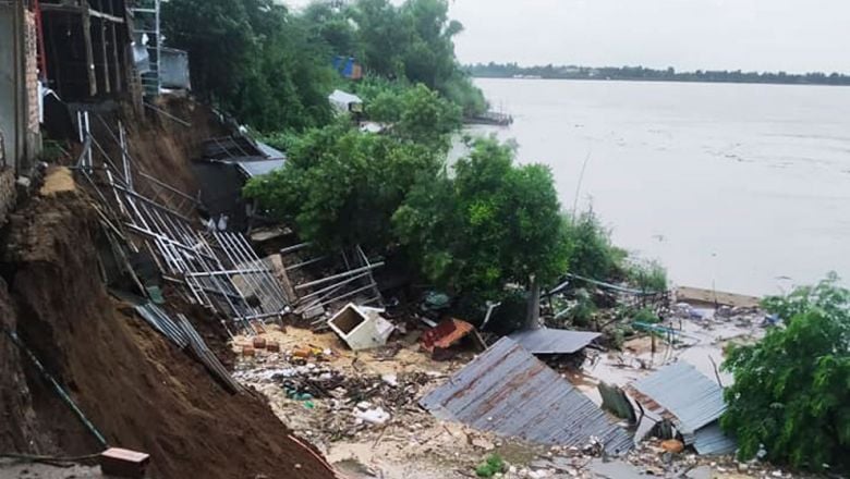 អាជ្ញាធរ​ស្រុក​ចុះ​ពិនិត្យ​ករណី​បាក់​ច្រាំងទន្លេ​ ដែល​ប៉ះពាល់​ពលរដ្ឋ​ ២៦ ​គ្រួសារ