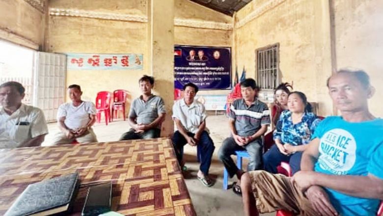 ​មន្ត្រីកសិកម្ម ចុះអប់រំ​ណែ​នាំជន​ជាតិ​វៀត​ណាម ​៦ ​គ្រួសារ និង​ធ្វើ​កិច្ច​សន្យា​ឱ្យ​រុះរើផ្ទះ​អណ្តែត​ទឹក​ចេញ​ពីតំបន់​អភិរក្ស​សត្វ​ផ្សោត​កាំពី​ 