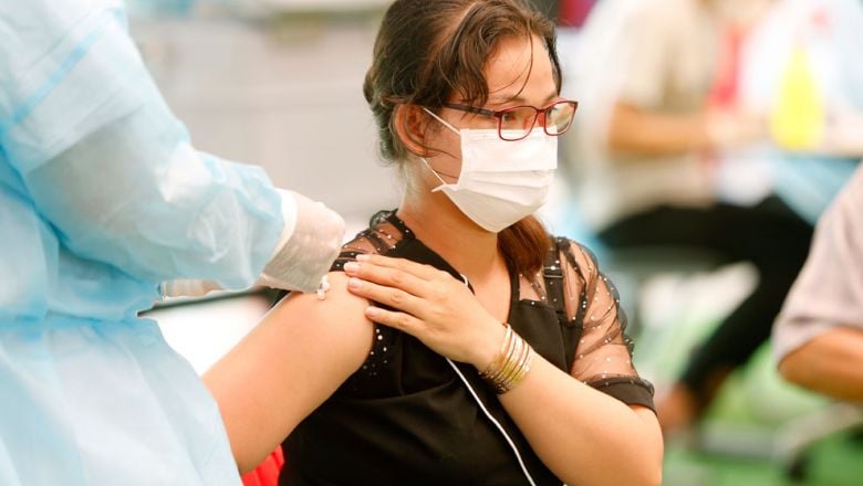 អង្គការ​ចំនួន ២០ ស្នើ​ឲ្យ​លុប​ចោល​ការ​កំហិត​ឲ្យ​បេក្ខជន​ប្រឡង​ចូល​ក្របខ័ណ្ឌ​មន្ត្រី​រាជការ ត្រូវ​ចាក់​វ៉ាក់សាំង​បង្ការ​ជំងឺ​កូវីដ​ជា​មុន តែ​ក្រសួង​ថា ការ​ស្នើ​នេះ​មិន​យល់​ពី​នីតិវិធី