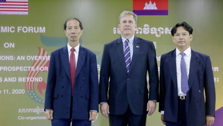 អ្នកស្រាវជ្រាវ​ និង​មន្ត្រី​​រំពឹងថា អាមេរិក​នឹង​ធ្វើឲ្យ​មាន​ទំនាក់ទំនង​ជាមួយ​កម្ពុជា​កាន់តែ​រឹងមាំ