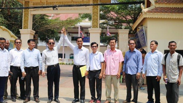 លោក ស៊ុន ចន្ធី ចូល​បំភ្លឺ​នៅ​សាលាដំបូង​ខេត្ត​កំពង់ធំ ពាក់ព័ន្ធ​ប្រាក់​ជាង ១០​លាន​រៀល​របស់​មន្ត្រី​បក្ស​ភ្លើងទៀន