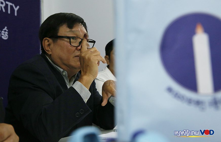 បក្សភ្លើងទៀននឹងកែខ្លឹមសារក្នុងសេចក្ដីថ្លែងការណ៍ដែលរិះគន់បក្សកាន់អំណាច ក្រោយលោក ហ៊ុន សែន ព្រមានប្ដឹងទៅតុលាការ