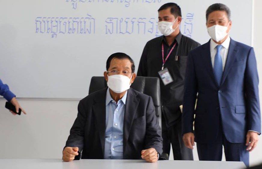 លោក​ ហ៊ុន​ សែន​ ក្រើន​រំឭក​មន្ត្រី​​ជា​​ថ្នាក់​ដឹក​នាំ​​ឈប់​​ឱ្យ​​ភរិយា​​មក​​ឡូក​ឡំ​​ការងារ​​ដល់​​ការិ​យាល័យ​​