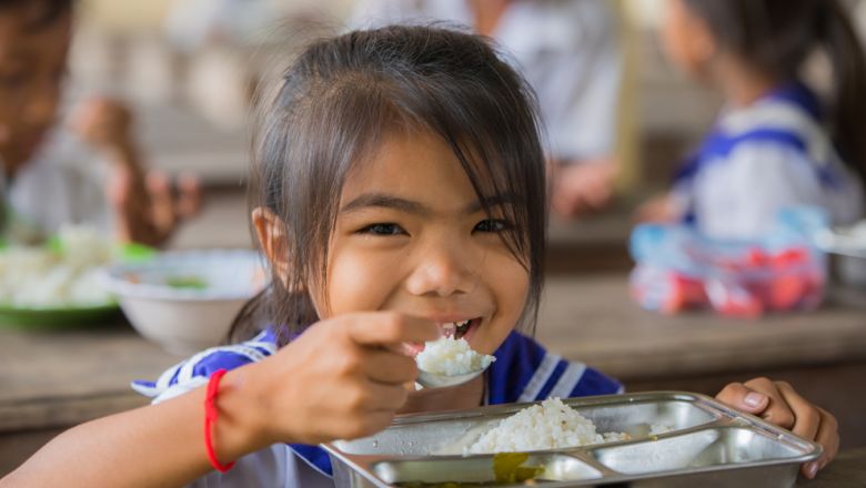 ក្រោម​ការគាំទ្រ​ពី​រដ្ឋាភិបាល ​អង្គការ​អន្តរជាតិ​ ២ ​ប្រកាស​ដំណើរការ​ផ្តល់​អាហារ​តាម​សាលារៀន​ឡើង​វិញ