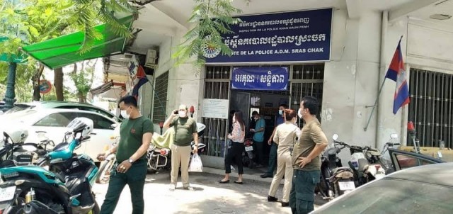 នគរបាលទាំងអស់នៅប៉ុស្តិ៍ស្រះចក ត្រូវធ្វើចត្តាឡីស័ក, ថ្នាក់លើ ដាក់កម្លាំង ឲ្យទៅបំពេញការងារជំនួស 