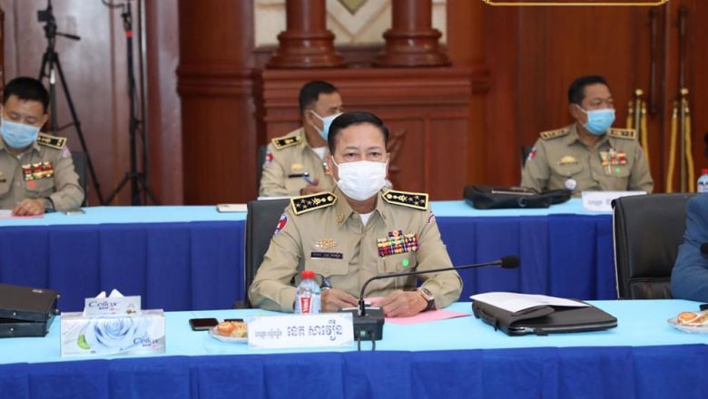 លោក នេត សាវឿន បញ្ជា​ឱ្យ​កងកម្លាំង​នគរបាល​ទាំង​អស់​ត្រូវ​ក្រោក​ឈរ​និយាយ​ជាមួយ​ពលរដ្ឋ ពេល​កំពុង​បំពេញ​ការងារ