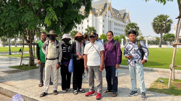 ពលរដ្ឋ​រងគ្រោះ​ដីធ្លី​នៅ​ឧត្ដរមានជ័យ​ជិត​១​ពាន់​គ្រួសារ ស្នើ​ឲ្យ​ក្រសួង​ពាក់ព័ន្ធ​ដោះស្រាយ​បញ្ហា​ដី​ដល់​ពួកគាត់