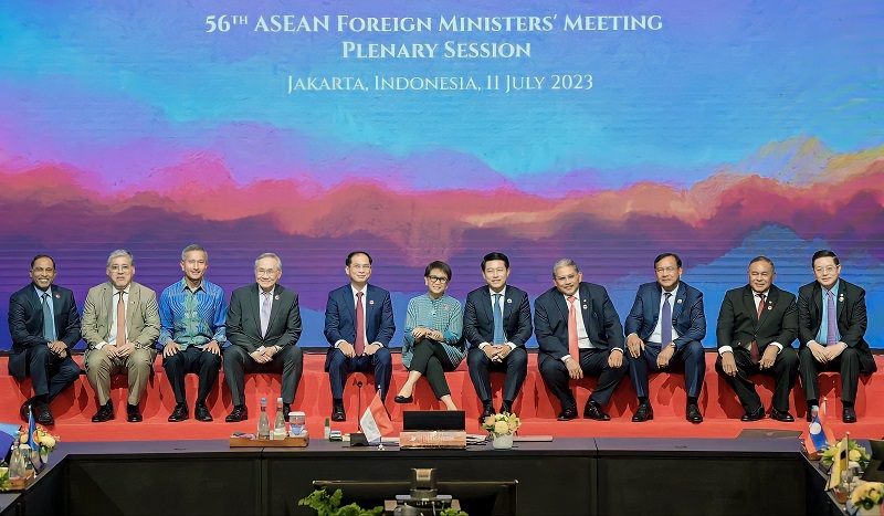 ប្រមុខការទូតកម្ពុជា ស្នើឲ្យអាស៊ានបោះពុម្ពរបាយការណ៍ប្រចាំឆ្នាំស្តីពីការលើកកម្ពស់សិទ្ធិមនុស្ស តាមប្រទេសរៀងខ្លួន