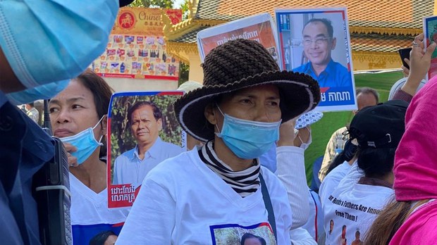 ប្រពន្ធ​​របស់​​សកម្មជន​​បក្ស​​ប្រឆាំង​​ដែល​​កំពុង​​ជាប់​ឃុំ​​ជាង​១​ឆ្នាំ​​ទាមទារ​​ឲ្យ​​ដោះលែង​ប្ដី