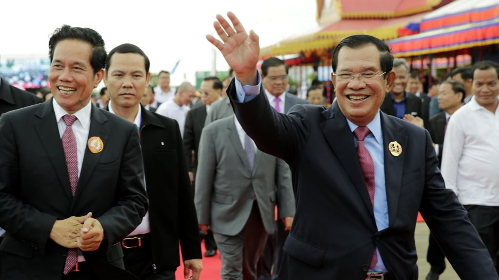 នាយក​រដ្ឋមន្ត្រី ហ៊ុន សែន ប្រកាស​ថា នឹង​មិន​ឱនក្បាល​​ចំពោះ​សហគមន៍​អន្តរជាតិ