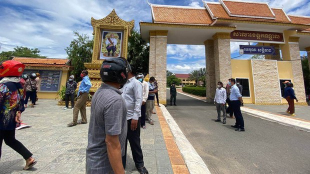 ពលរដ្ឋ​១៣​គ្រួសារ​ដែល​រង​ផល​ប៉ះពាល់​ខ្លាំង​ពី​គម្រោង​ព្រលាន​យន្ត​ហោះ​ថ្មី មិន​ព្រម​ទទួល​យក​ដំណោះស្រាយ​ពី​អាជ្ញាធរ​ខេត្ត​កណ្ដាល