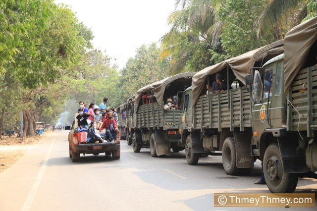 យោធា បញ្ចេញរថយន្ត២០០គ្រឿង សម្រាប់ដឹកពលករខ្មែរពីប្រទេសថៃ ទៅកាន់ស្រុកកំណើត