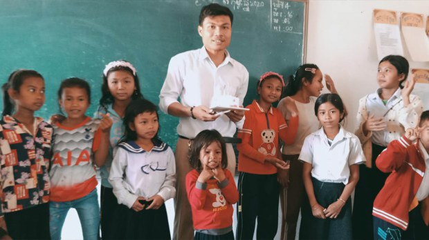 គ្រូបង្រៀន​​ម្នាក់​​ប្រតិកម្ម​នឹង​​តុលាការ​​ខេត្ត​ប៉ៃលិន​​ផ្ដន្ទាទោស​ដាក់​​ពន្ធនាគារ​​១​ឆ្នាំ​​រឿង​​រិះគន់​​អាជ្ញាធរ​​សង់​ស្តូប​មិត្តភាព​​កម្ពុជា​​វៀតណាម​